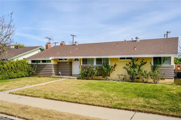 front view of house with a yard