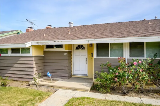 $4,000 | 7948 De Soto Avenue, Canoga Park, CA 91304