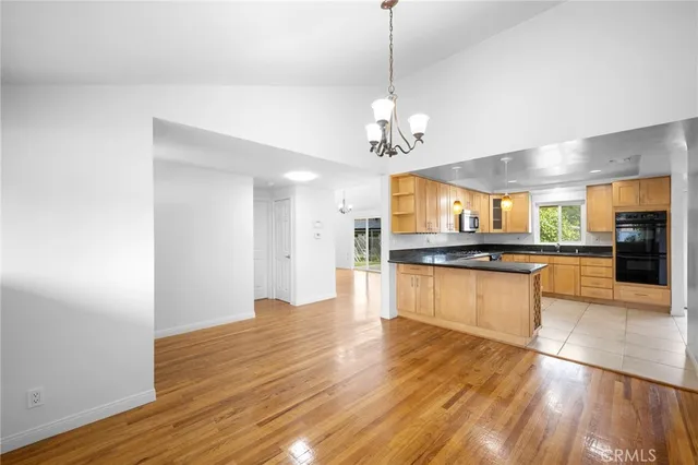 $4,000 | 7948 De Soto Avenue, Canoga Park, CA 91304