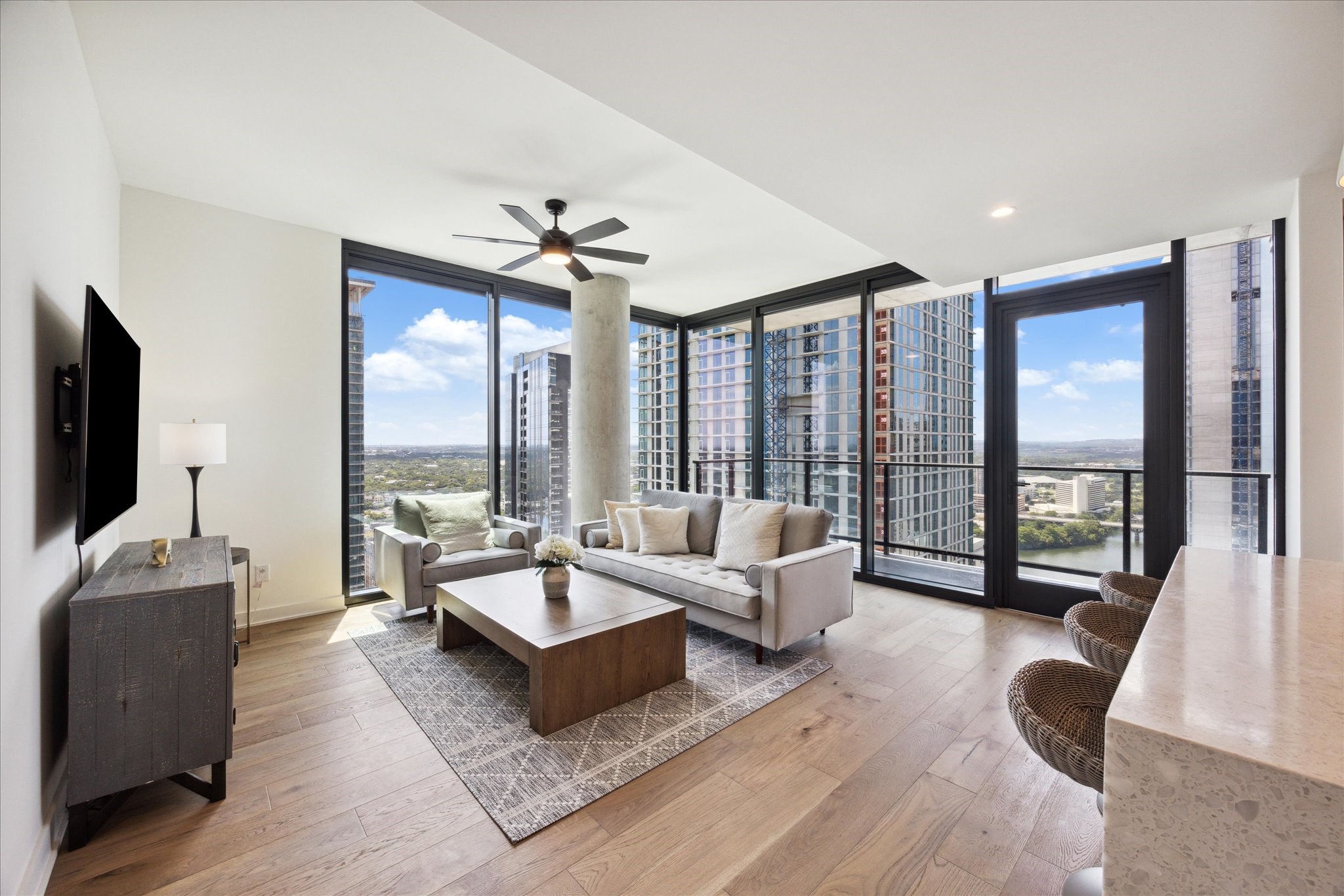 84 East Avenue, Unit 3009 Austin, TX 78701 - Photo 5 of 39 a living room with furniture and a flat screen tv