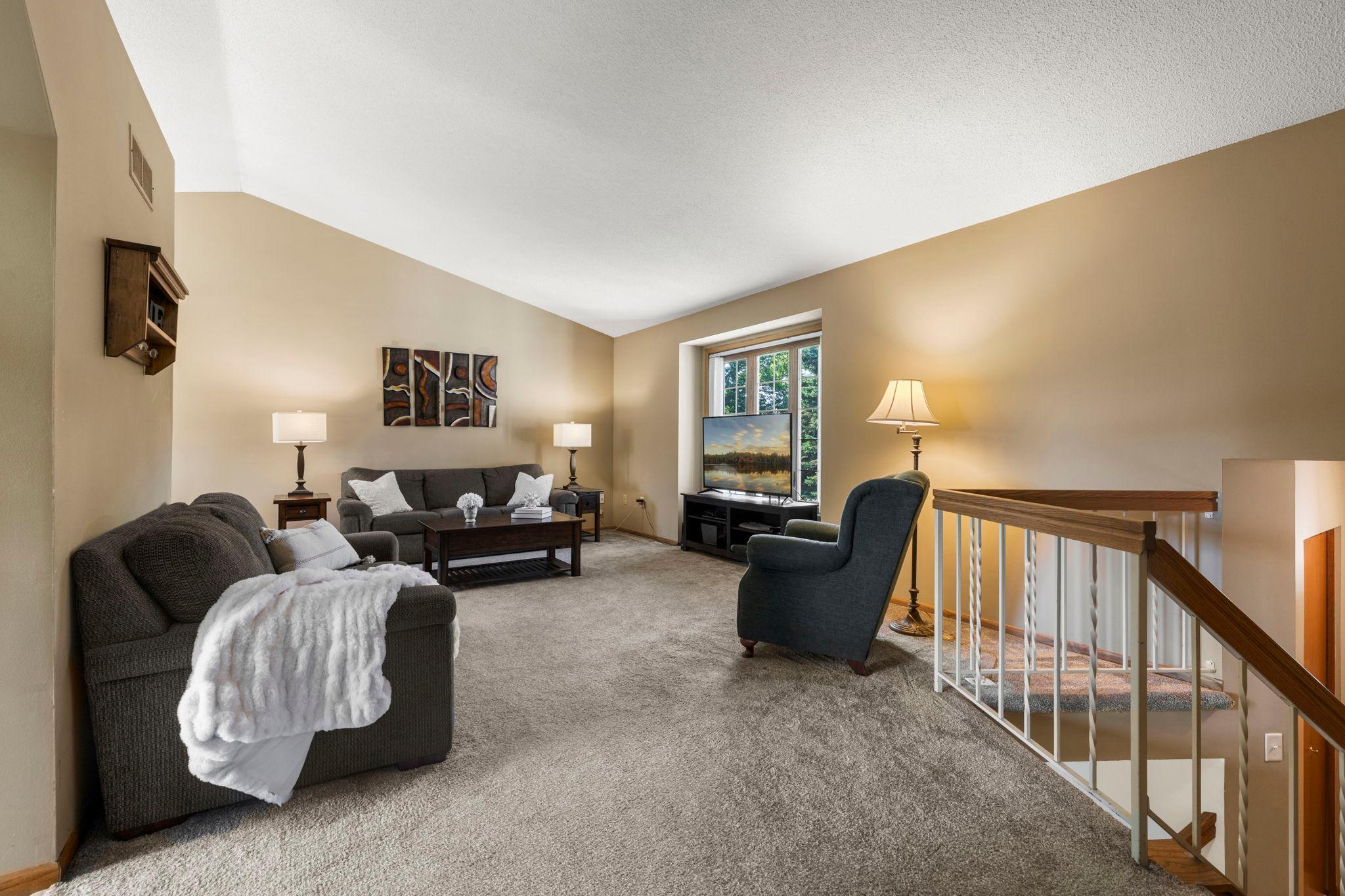 9044 Sequoia Road St. Paul, MN 55125 - Photo 6 of 69