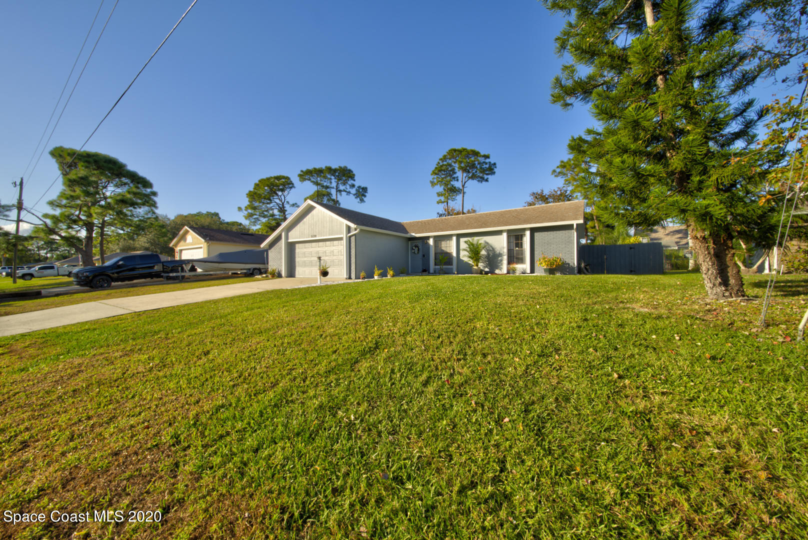 5130 Holden Road Cocoa, FL 32927 - Photo 3 of 49 front yard right