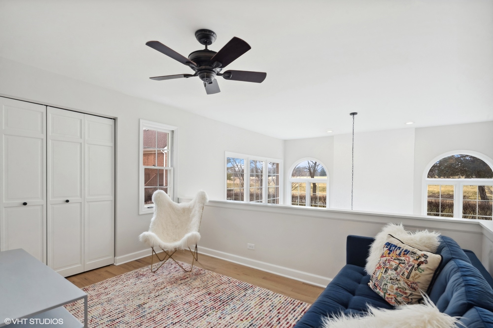 853 Seminary Circle Glen Ellyn, IL 60137 - Photo 15 of 26 a living room with furniture and a window