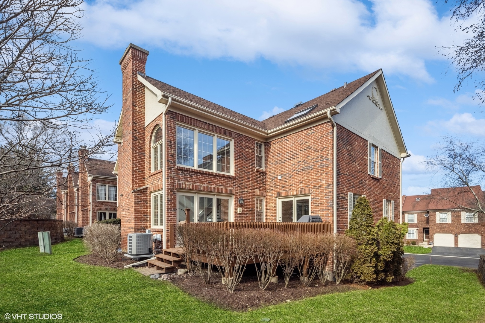 853 Seminary Circle Glen Ellyn, IL 60137 - Photo 25 of 26 a front view of a house with garden
