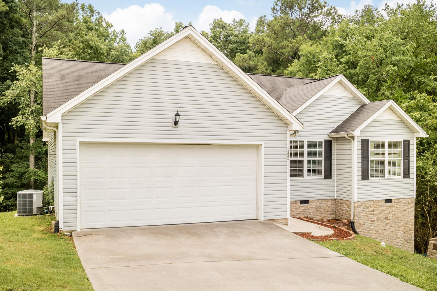 1363 Springview Drive Chattanooga, TN 37421 - Photo 3 of 29 1363_Springview_Dr_03