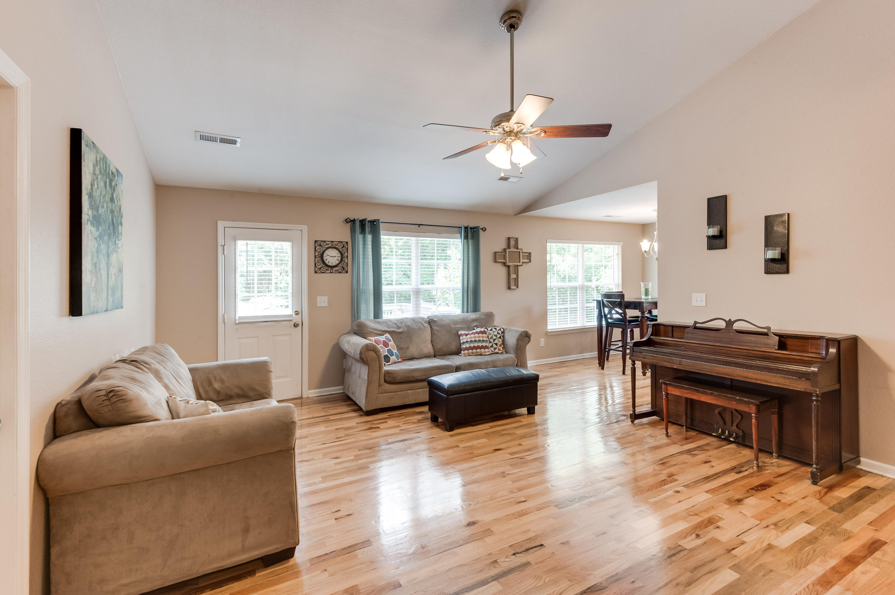1363 Springview Drive Chattanooga, TN 37421 - Photo 4 of 29 DSC_4020