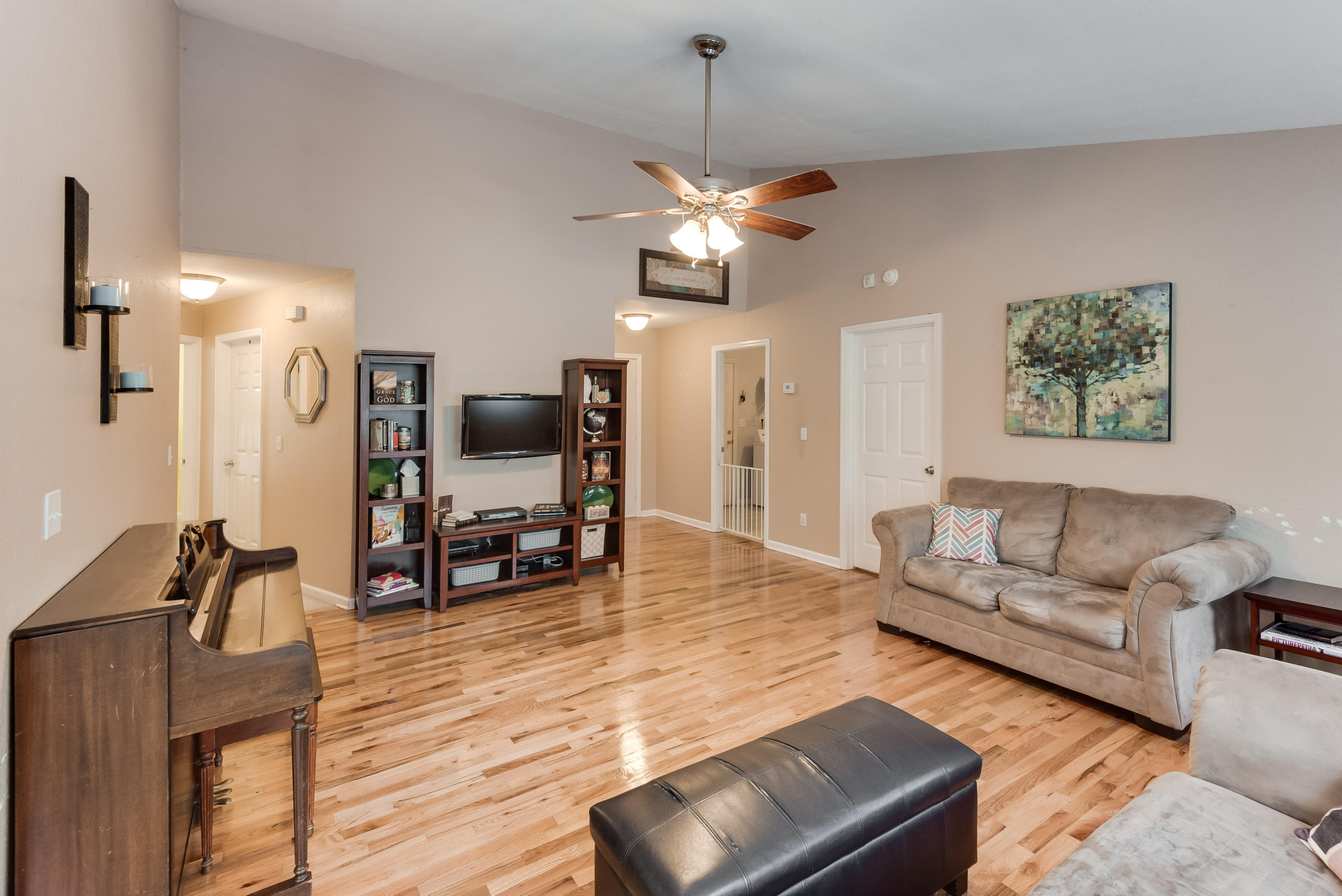 1363 Springview Drive Chattanooga, TN 37421 - Photo 6 of 29 DSC_4047