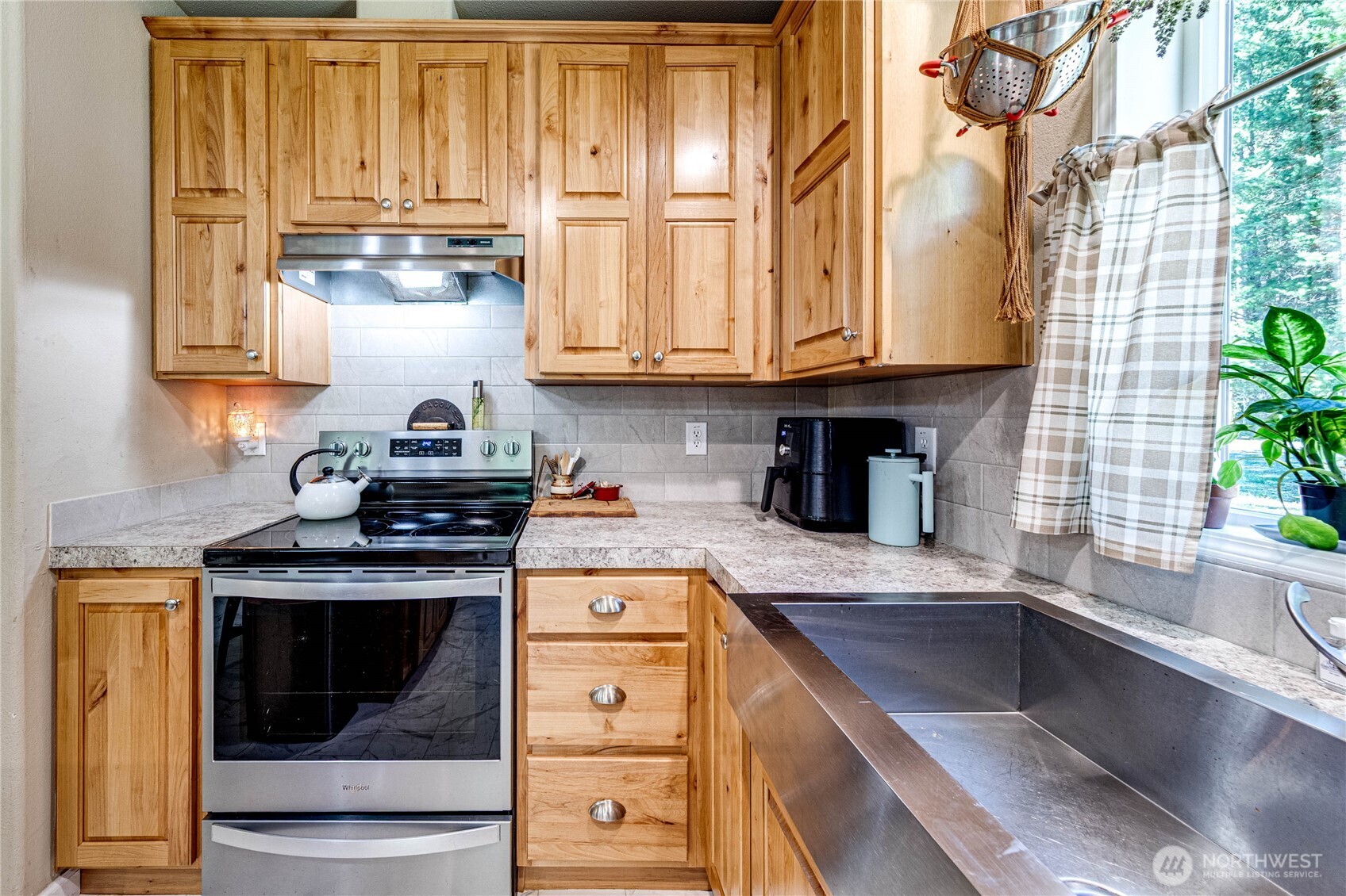 51 Sunflower Road Port Angeles, WA 98363 - Photo 15 of 40 a kitchen with granite countertop a stove sink and cabinets