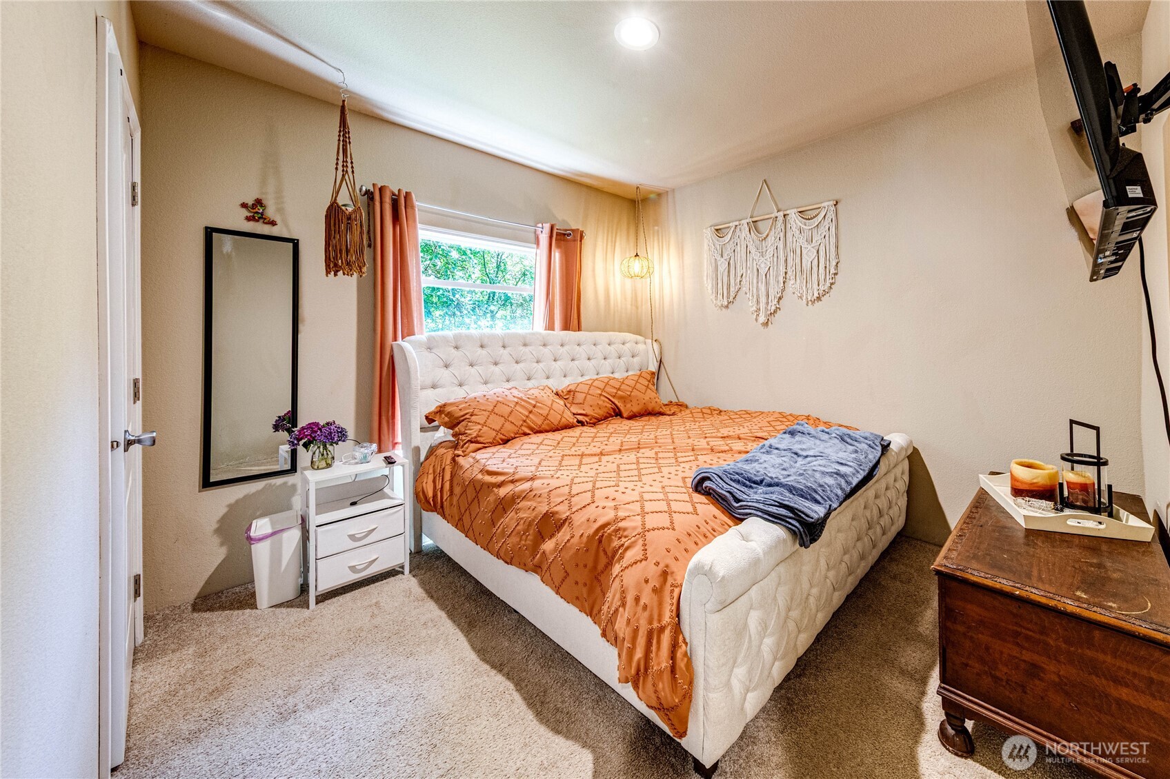 51 Sunflower Road Port Angeles, WA 98363 - Photo 18 of 40 a bedroom with a bed and a dresser