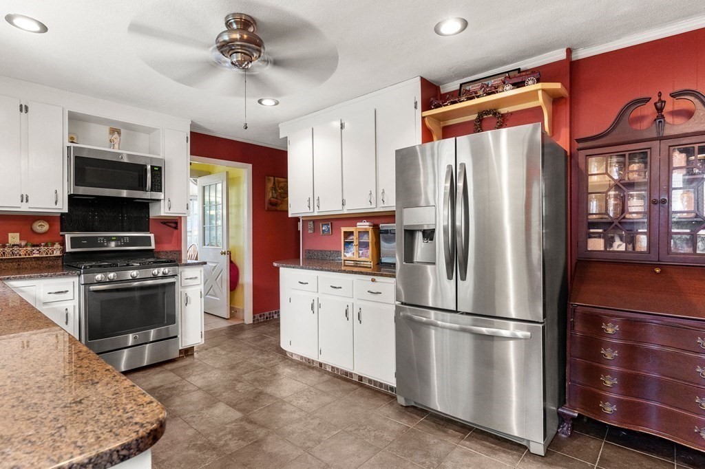164 Ashcroft Road Medford, MA 02155 - Photo 12 of 42 Gallery Image 12