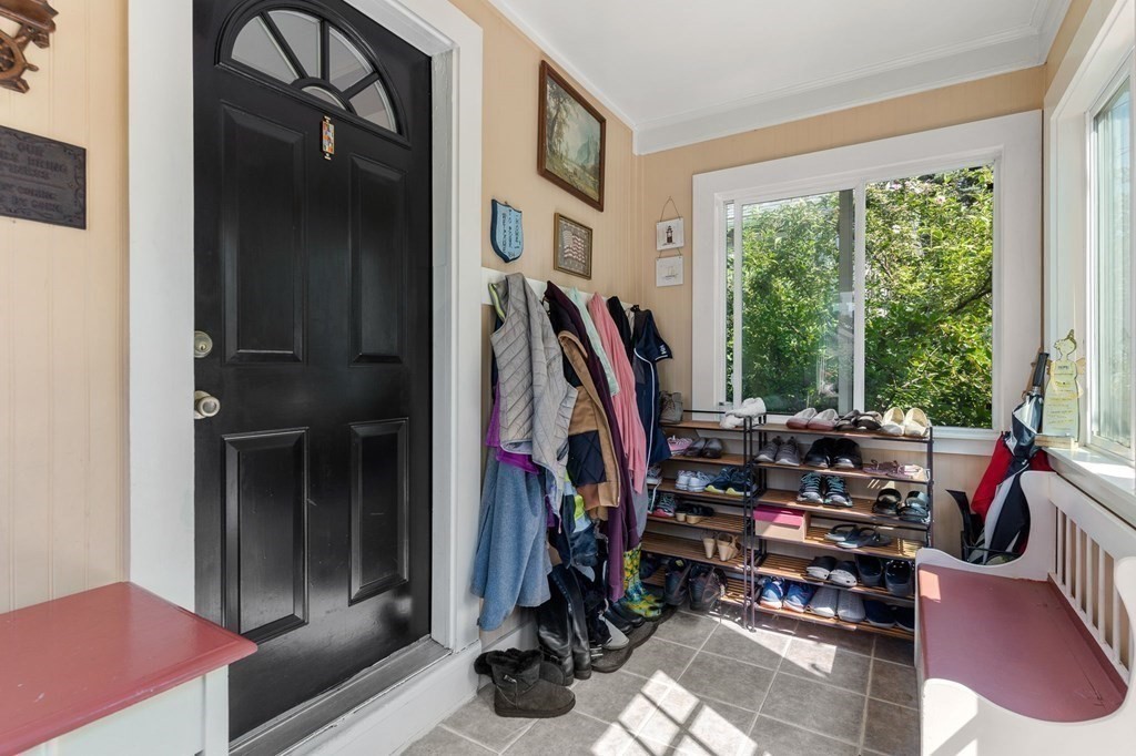 164 Ashcroft Road Medford, MA 02155 - Photo 3 of 42 Gallery Image 3