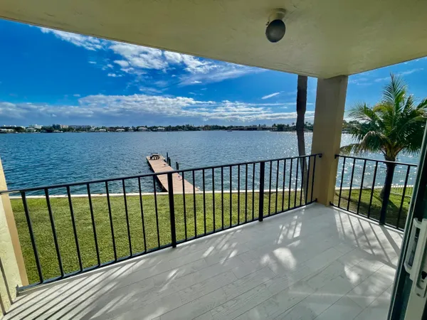 $3,000 | 300 Croton Avenue, Unit 202, Lantana, FL 33462