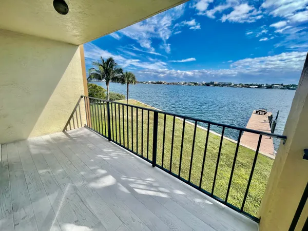 $3,000 | 300 Croton Avenue, Unit 202, Lantana, FL 33462