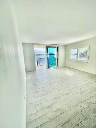 $3,000 | 300 Croton Avenue, Unit 202, Lantana, FL 33462