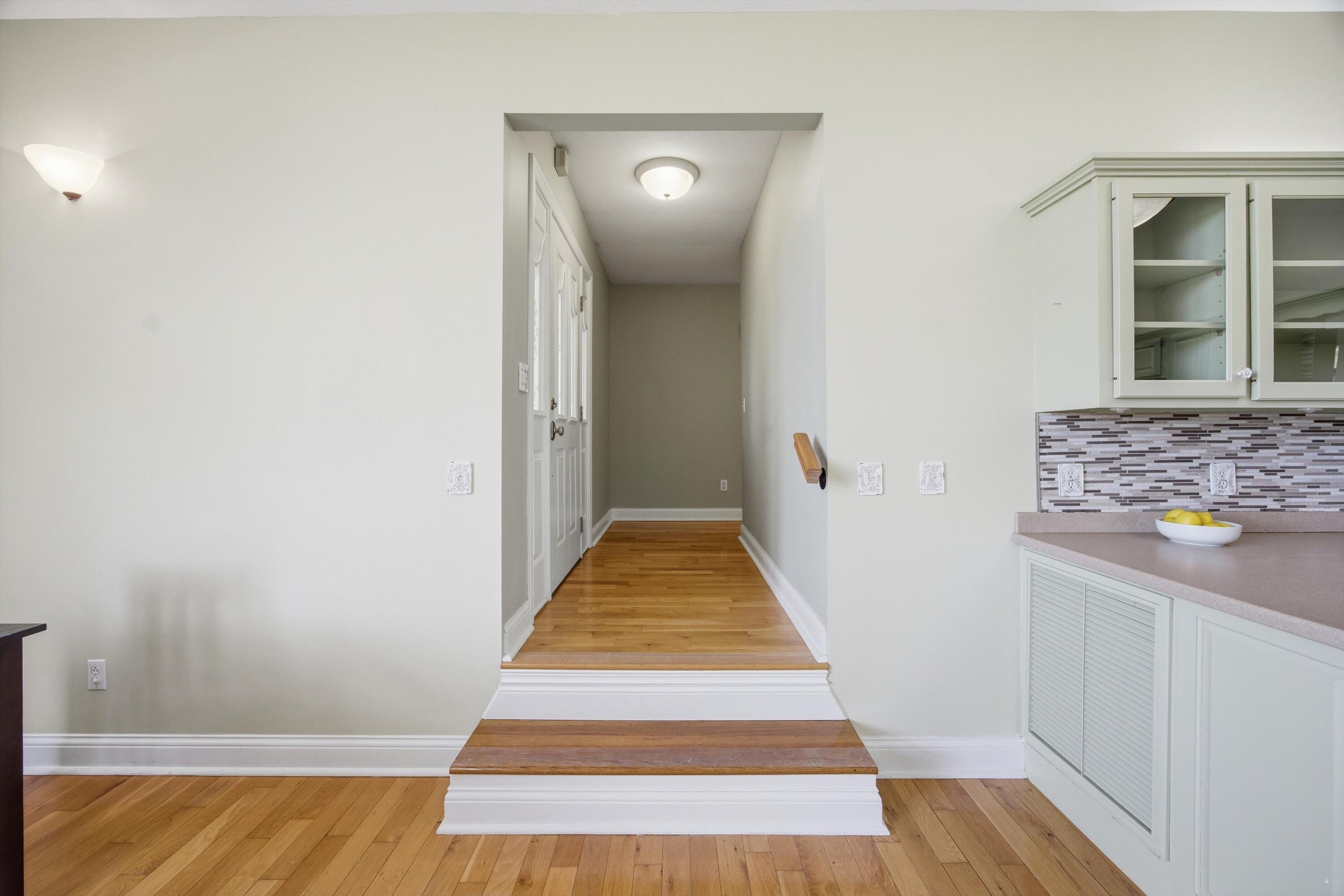 11102 London Lane Apison, TN 37302 - Photo 12 of 37 Front door landing