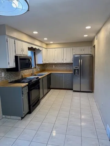 $1,950 | 729 De Haviland Drive, Pittsburgh, PA 15239