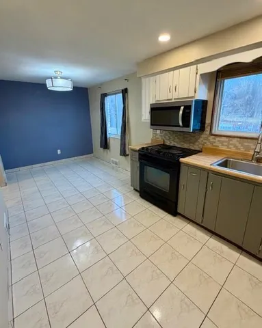 $1,950 | 729 De Haviland Drive, Pittsburgh, PA 15239