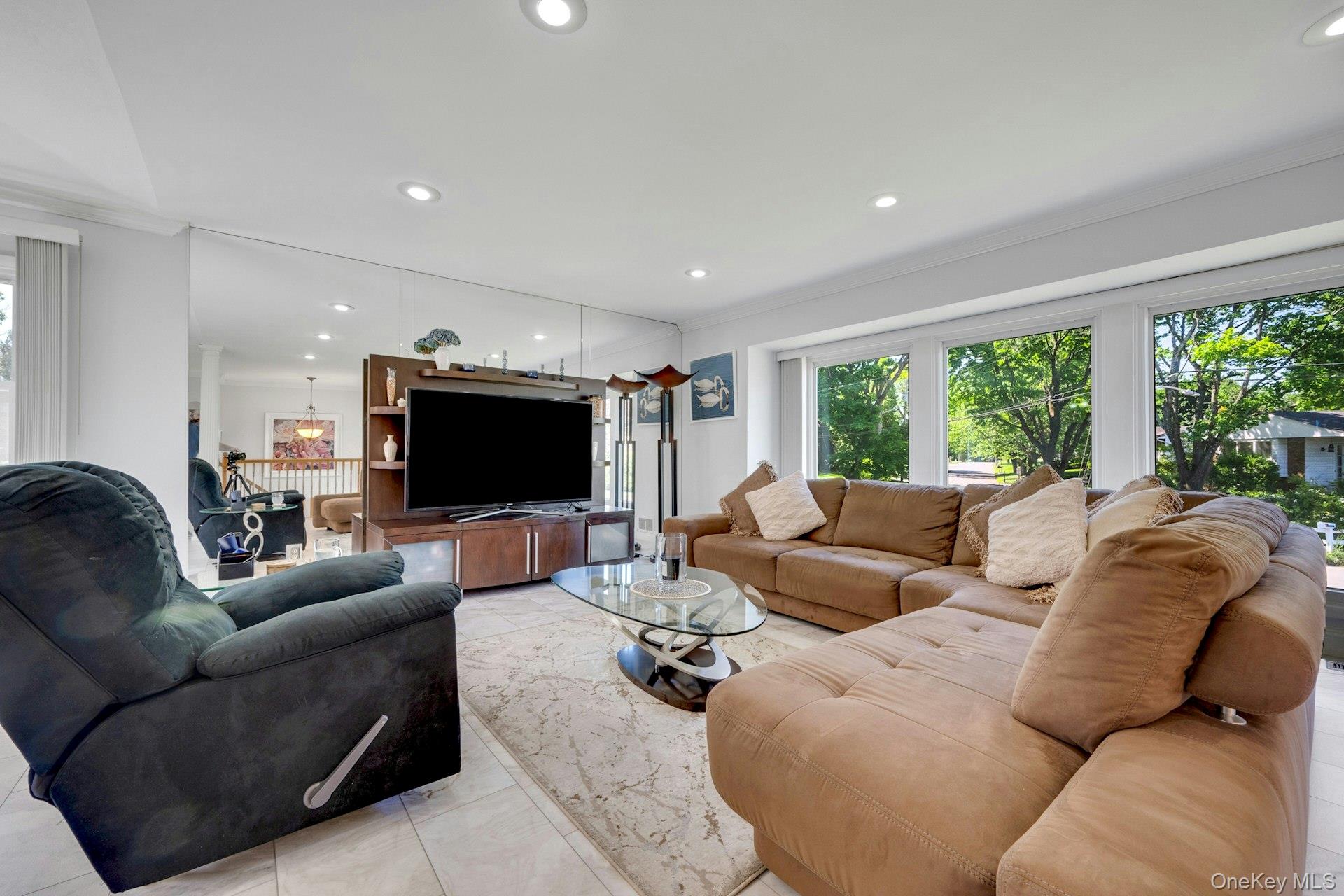 101 Windsor Ovl New Rochelle, NY 10805 - Photo 2 of 48