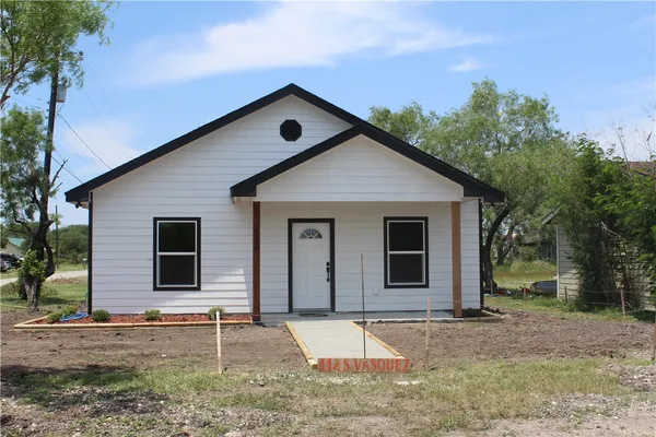 $215,000 | 112 Vasquez Street, Orange Grove, TX 78372