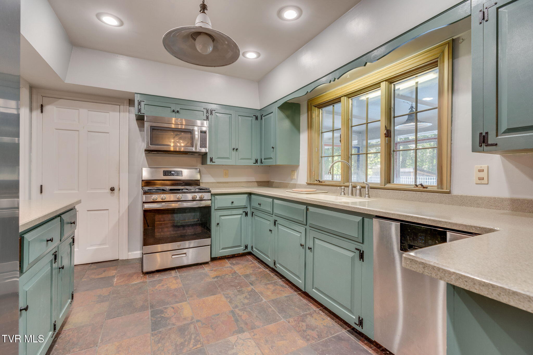 421 High Ridge Road Kingsport, TN 37660 - Photo 19 of 45 013