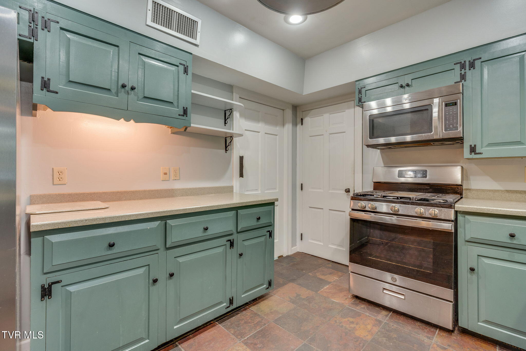 421 High Ridge Road Kingsport, TN 37660 - Photo 20 of 45 014