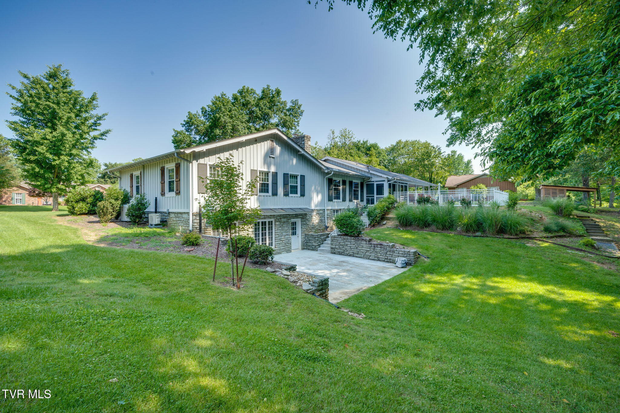 421 High Ridge Road Kingsport, TN 37660 - Photo 9 of 45 032