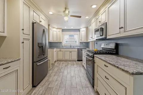 $399,999 | 252 Main Street, Schoharie, NY 12157