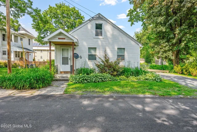 $399,999 | 252 Main Street, Schoharie, NY 12157