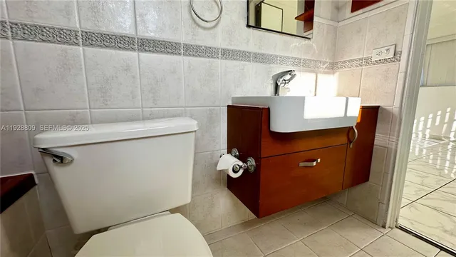 $2,400 | 7825 Northeast Bayshore Court, Unit 504, Miami, FL 33138