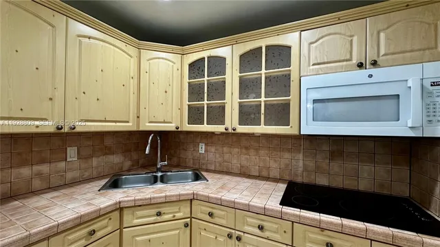 $2,400 | 7825 Northeast Bayshore Court, Unit 504, Miami, FL 33138