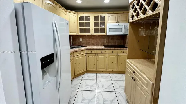 $2,400 | 7825 Northeast Bayshore Court, Unit 504, Miami, FL 33138