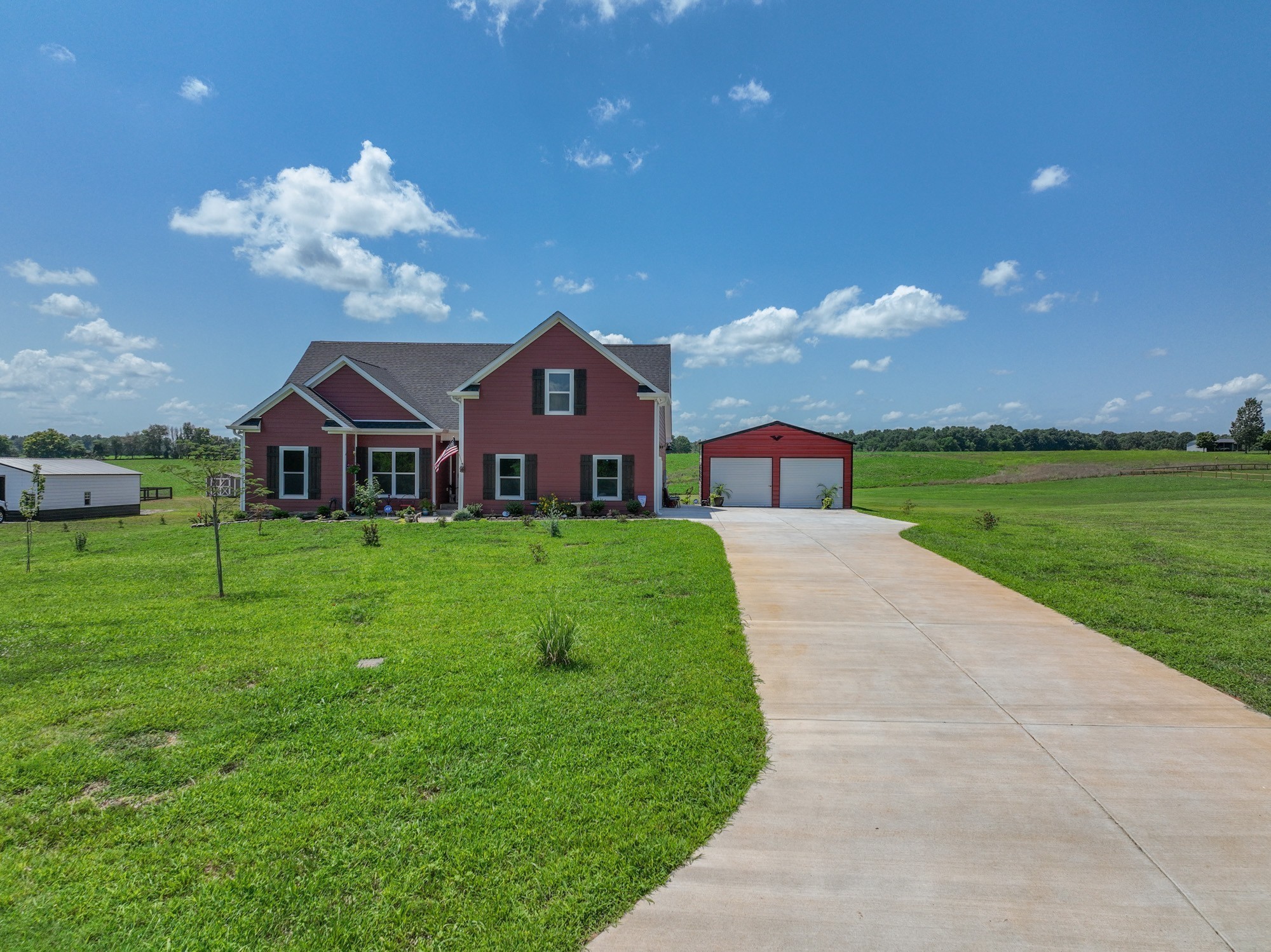 4817 Barren Plains Road Springfield, TN 37172 - Photo 2 of 31 a front view of a house with garden