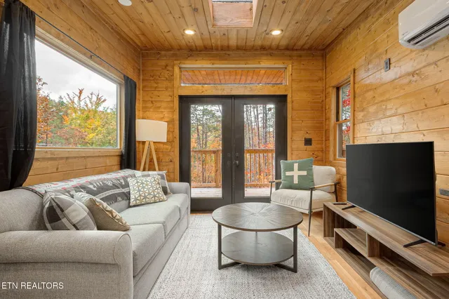 $349,900 | 4167 Chamberlain Lane, Sevierville, TN 37862