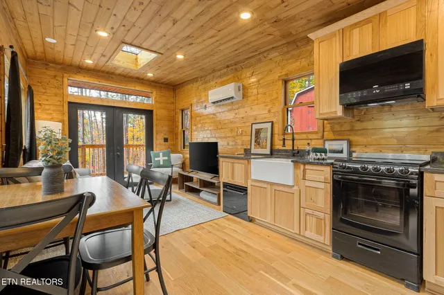 $349,900 | 4167 Chamberlain Lane, Sevierville, TN 37862