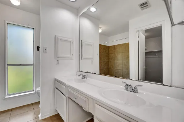 $2,250 | 1311 Oak Hollow Drive, Friendswood, TX 77546