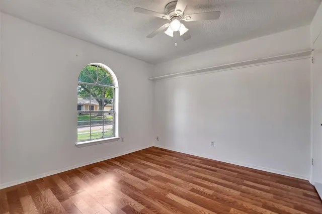 $2,250 | 1311 Oak Hollow Drive, Friendswood, TX 77546