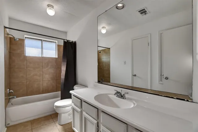 $2,250 | 1311 Oak Hollow Drive, Friendswood, TX 77546