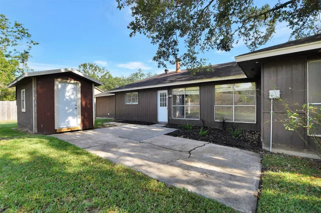 $2,250 | 1311 Oak Hollow Drive, Friendswood, TX 77546