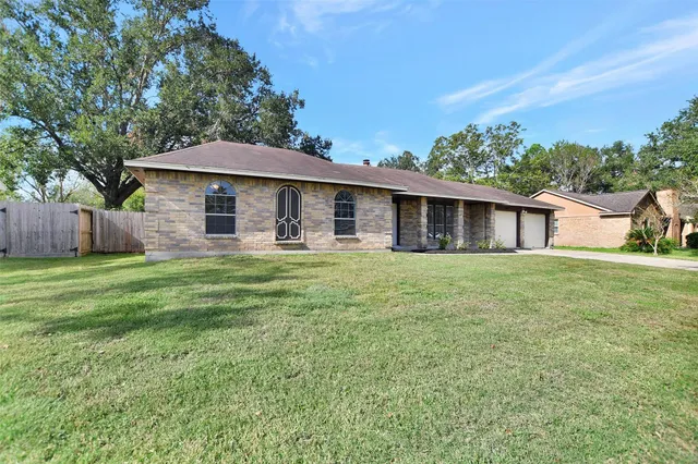 $2,250 | 1311 Oak Hollow Drive, Friendswood, TX 77546