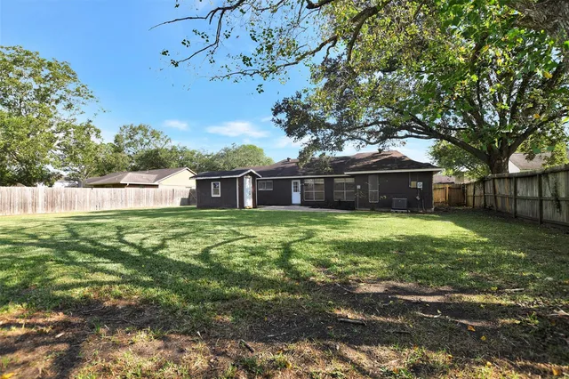 $2,250 | 1311 Oak Hollow Drive, Friendswood, TX 77546