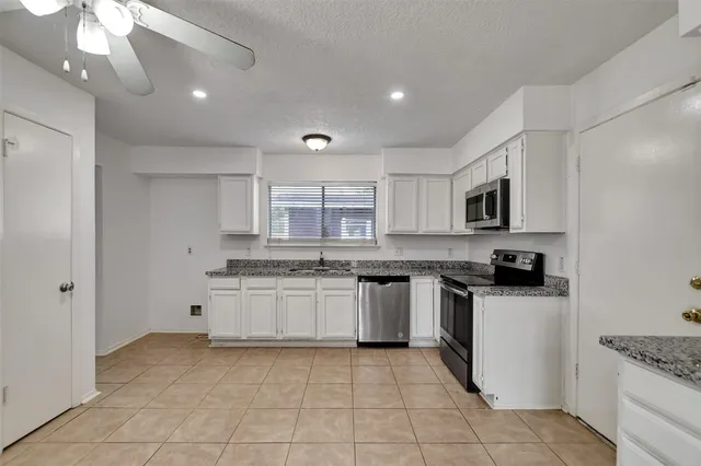 $2,250 | 1311 Oak Hollow Drive, Friendswood, TX 77546