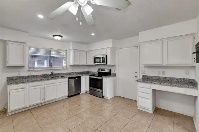 $2,250 | 1311 Oak Hollow Drive, Friendswood, TX 77546