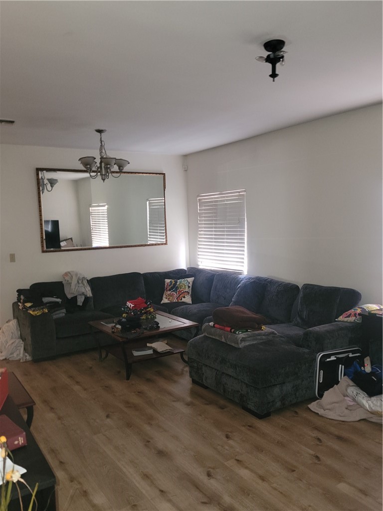 34 53rd Street Long Beach, CA 90805 - Photo 10 of 18 a living room with furniture window and a lamp