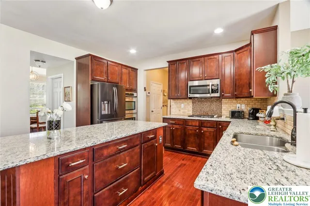 $849,999 | 955 Yorkshire Drive, Breinigsville, PA 18031