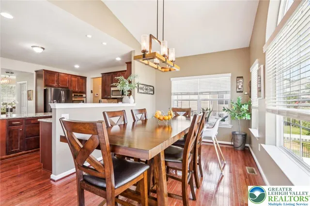 $849,999 | 955 Yorkshire Drive, Breinigsville, PA 18031