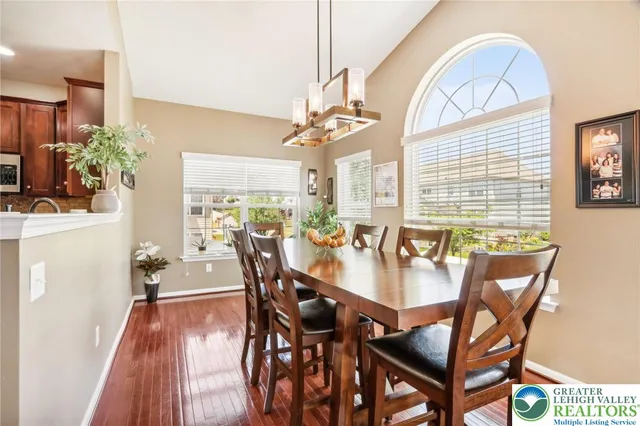 $849,999 | 955 Yorkshire Drive, Breinigsville, PA 18031