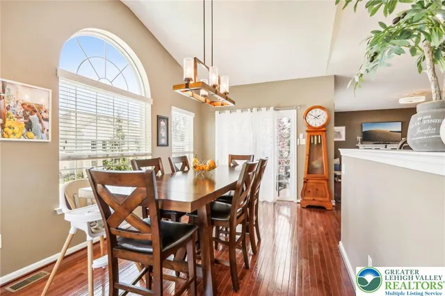 $849,999 | 955 Yorkshire Drive, Breinigsville, PA 18031