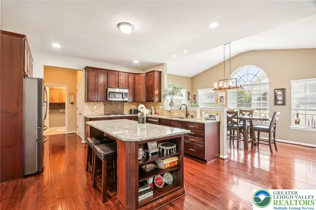 $849,999 | 955 Yorkshire Drive, Breinigsville, PA 18031