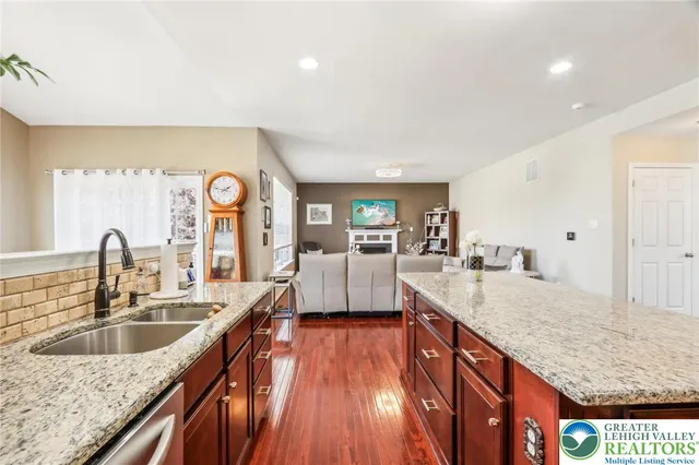 $849,999 | 955 Yorkshire Drive, Breinigsville, PA 18031