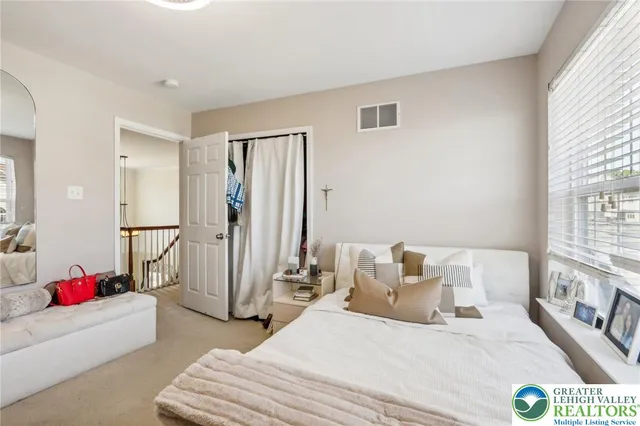 $849,999 | 955 Yorkshire Drive, Breinigsville, PA 18031